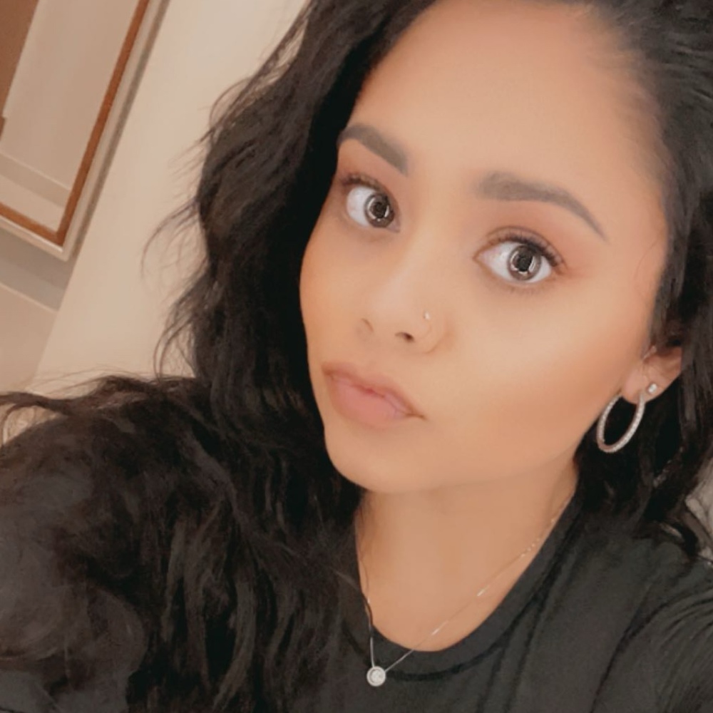 Meet your Posher, Lia